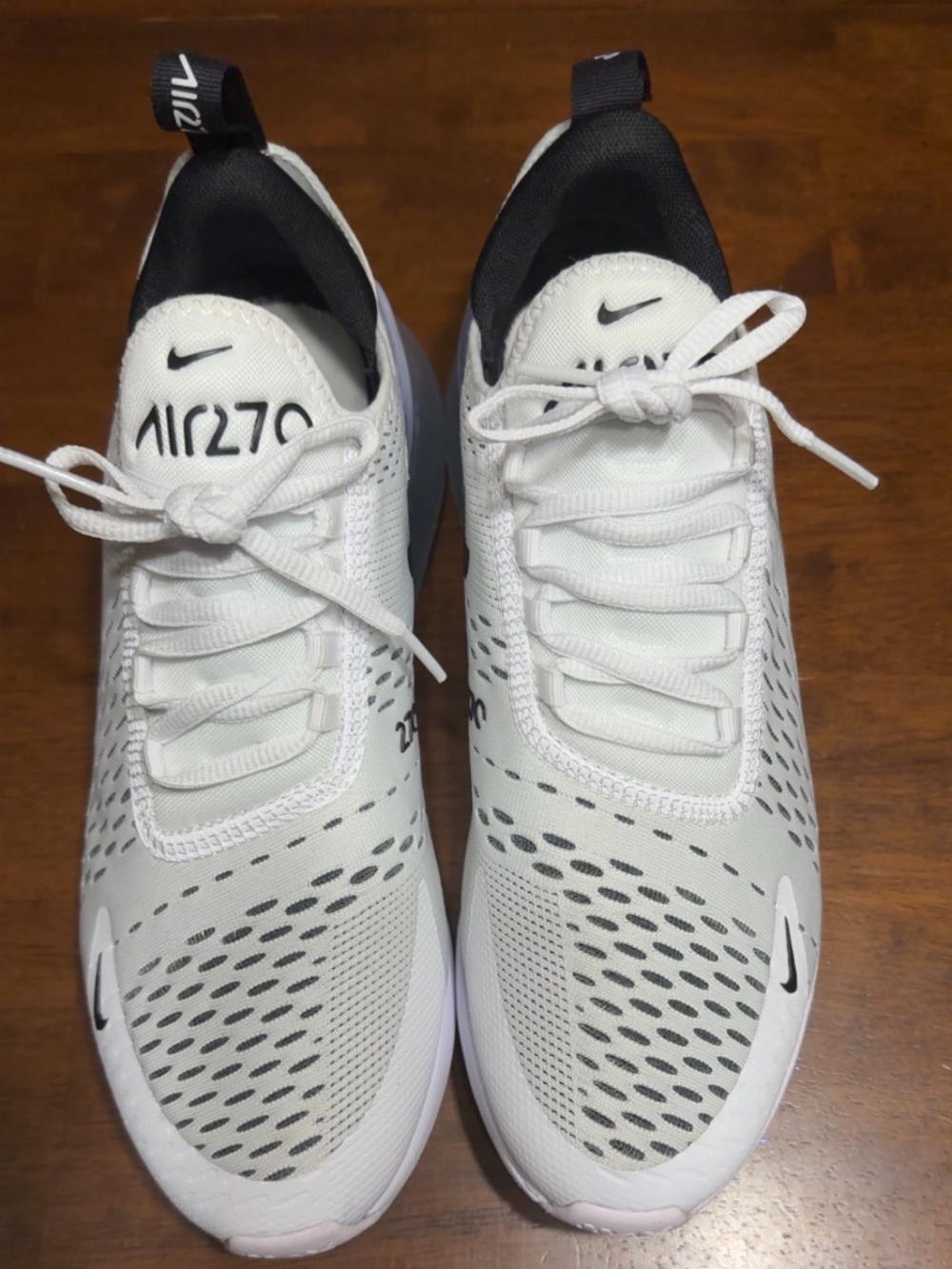 Women’s size 9 Nike AirMax 270